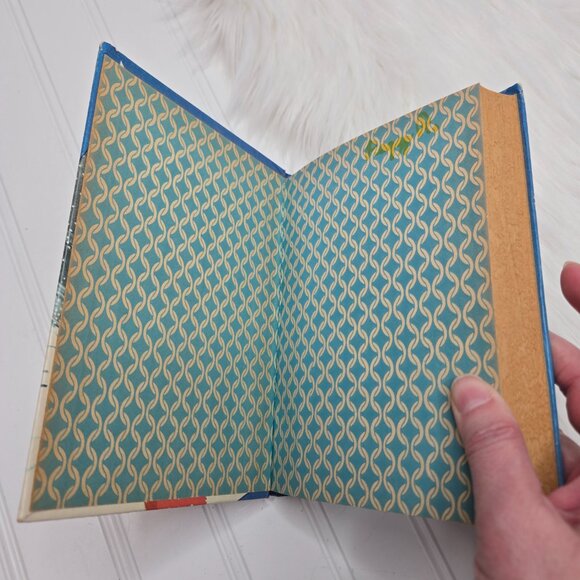 Trixie Belden and The Happy Valley Mystery by Kathryn Kenny, HB 1962 - Picture 9 of 12